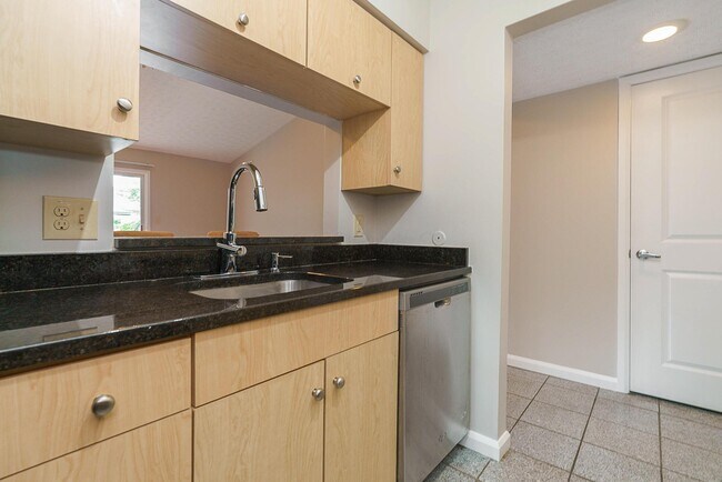 Building Photo - 945 Quay Ave