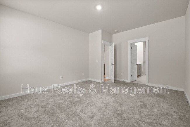 Building Photo - 1145 Ross Farms Blvd