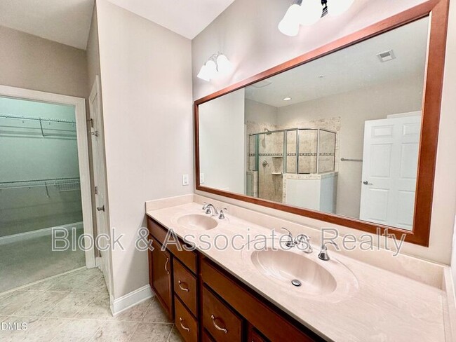 Building Photo - 10520 Sablewood Dr