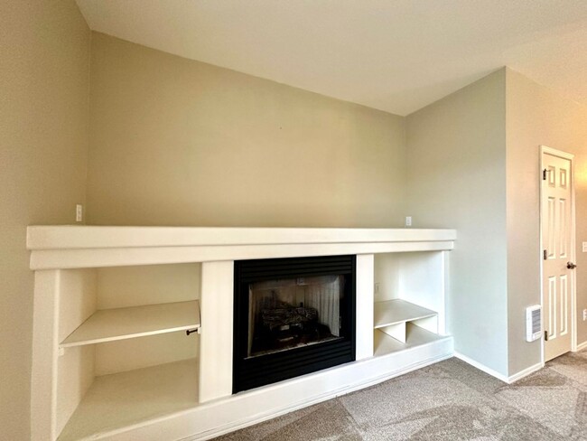 Building Photo - 2Bd/2.25Ba Mukilteo Condo