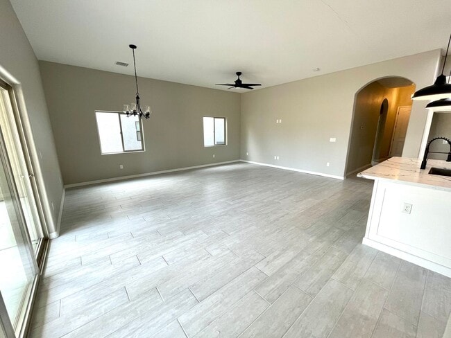 Building Photo - Beautiful 3 Bedroom Home on Desert Lakes Golf Course!