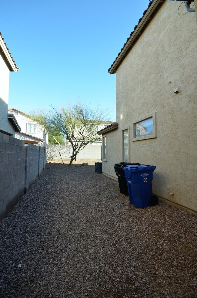 Building Photo - 3660 E Temecula Way