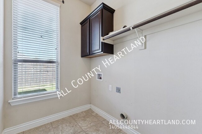 Building Photo - 1403 Zachary Ln