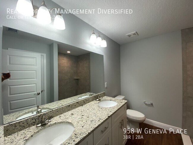 Building Photo - 958 W Geneva Pl