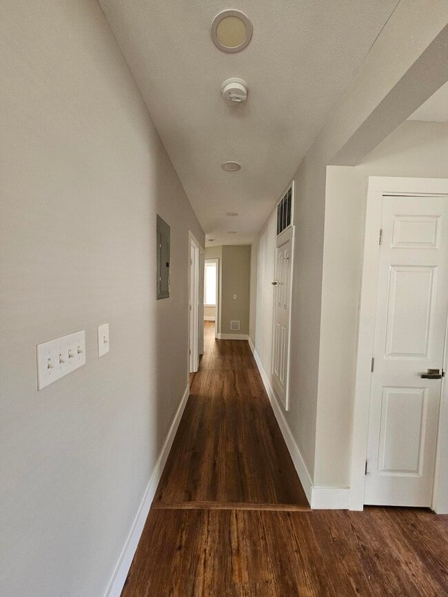 Building Photo - 4 W De Soto St