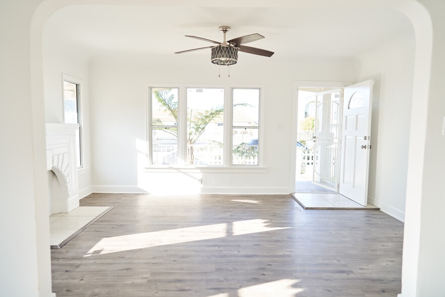 Building Photo - 606 E Realty St