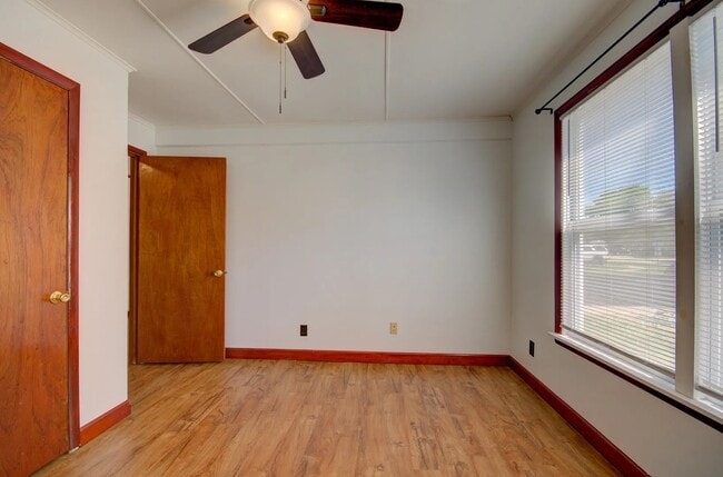 Building Photo - 1112 N Joliet St
