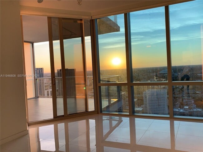 Building Photo - 851 NE 1st Ave