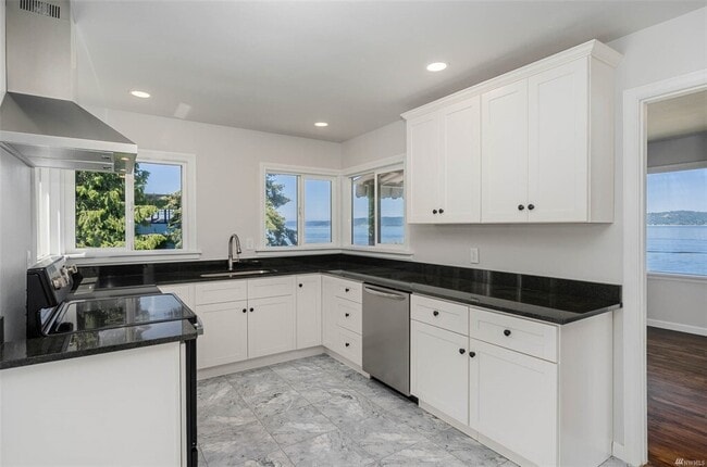 Building Photo - 5304 Hyada Blvd NE