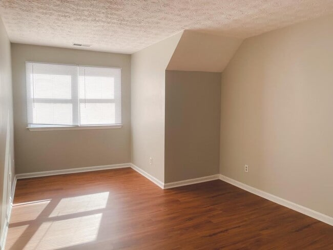 Building Photo - 2021 Hunters Cove Dr