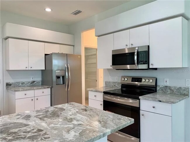 Building Photo - 2301 Goya Dr