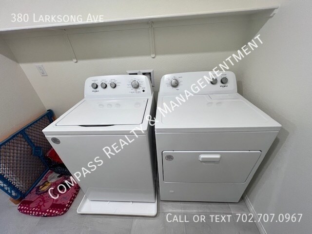 Building Photo - 380 Larksong Ave