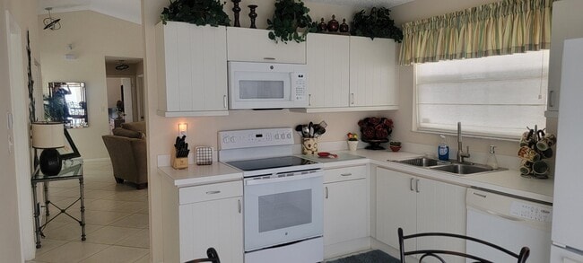 Building Photo - 2529 Bedford Mews Dr