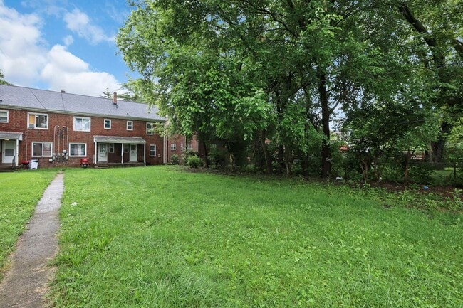 Building Photo - 47-53-53 S Burgess Ave