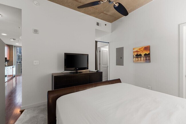 Building Photo - Fully Furnished SoBro Condo At Encore