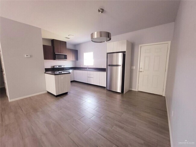 Building Photo - 16 Paola St