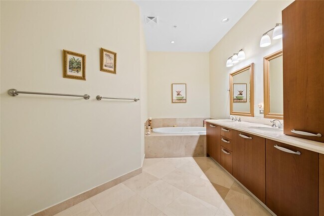 Building Photo - 4444 El Mar Dr