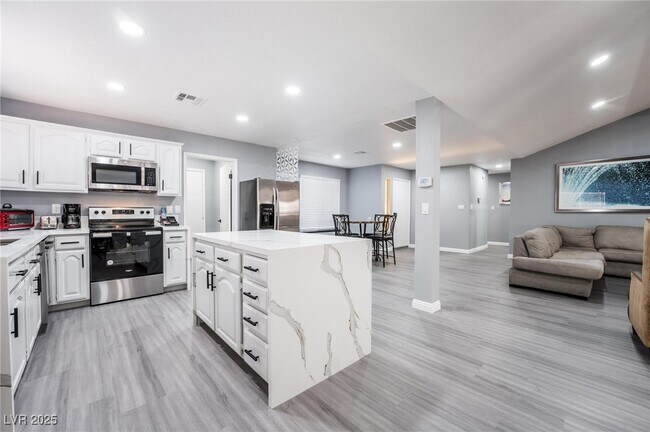 Building Photo - 7439 Trudy Ln