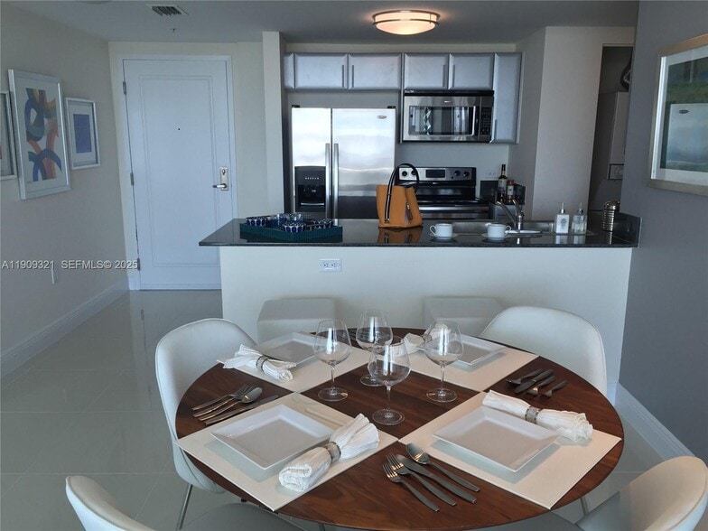 Building Photo - 1861 NW South River Dr