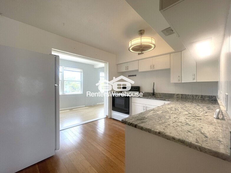 Building Photo - 2433 Brazilia Dr