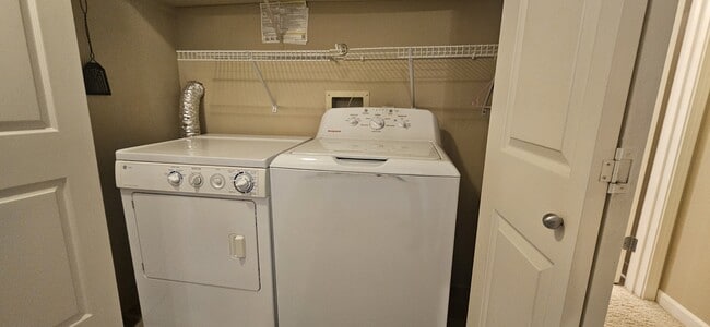 Building Photo - 11112 NE 124th Ln