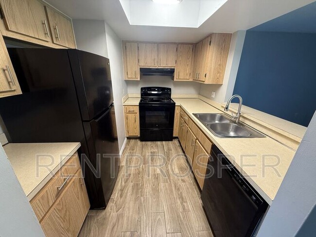 Building Photo - 1051 June Dr