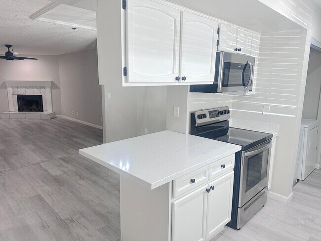 Building Photo - 3031 N Civic Center Plaza