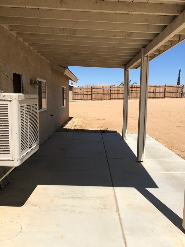 Building Photo - Adorable 3 bedroom Hesperia home!
