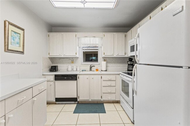 Building Photo - 2200 Diana Dr