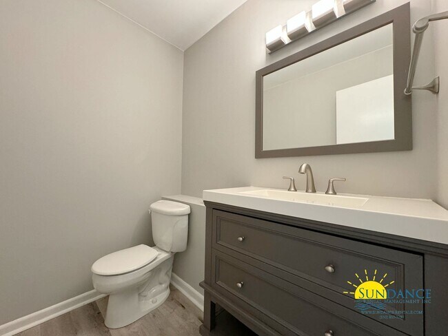 Building Photo - Stunning 4 Bedroom Overbrook Home with a Sparking Pool!