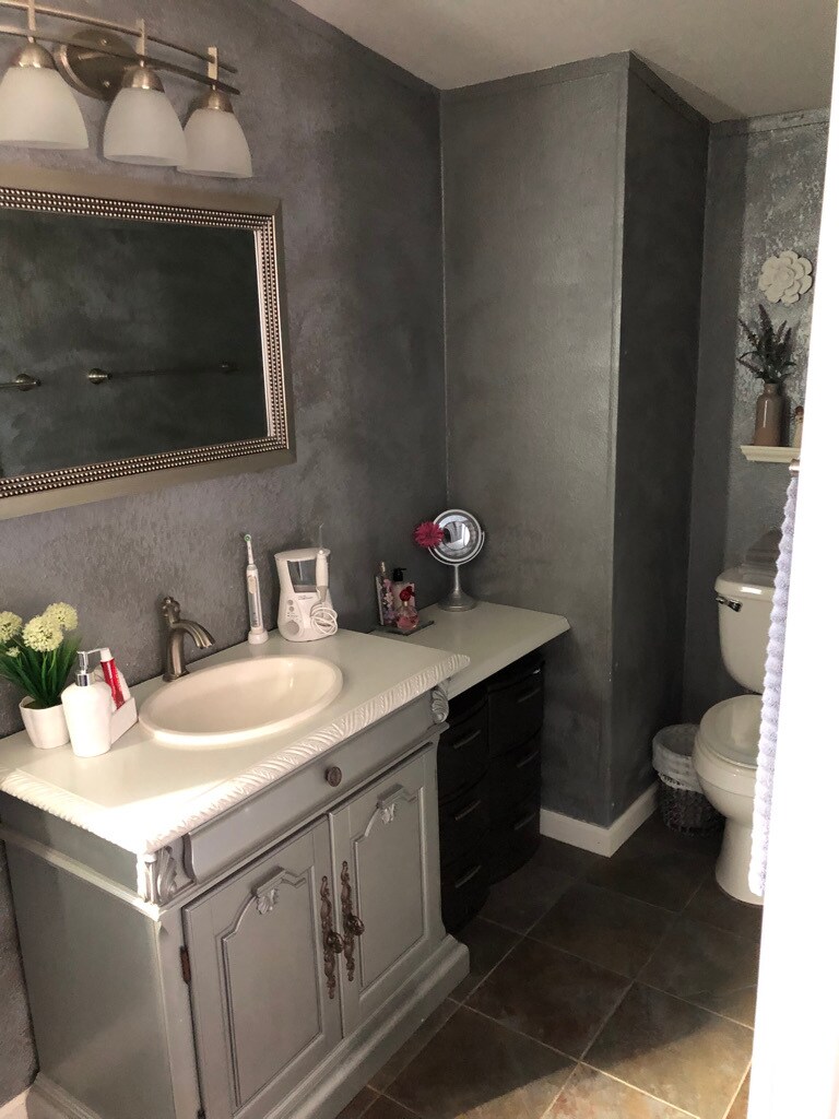 Master Restroom - 419 Kings Dr