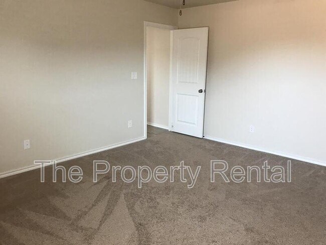 Building Photo - 9311 Sagebrush Ave