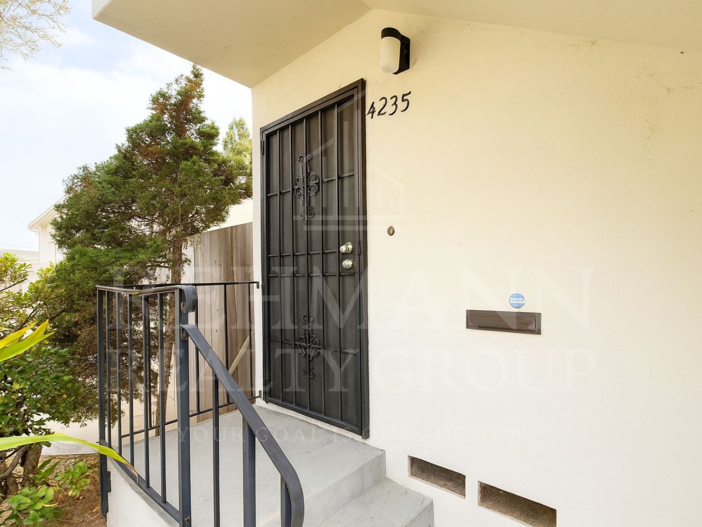 Building Photo - 4235 Kendall St