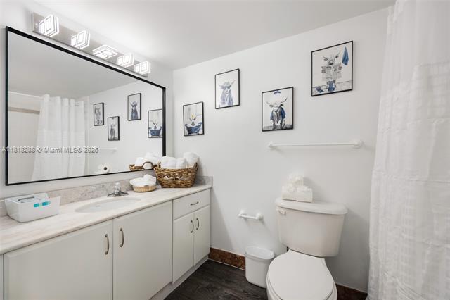 Building Photo - 1200 Brickell Bay Dr