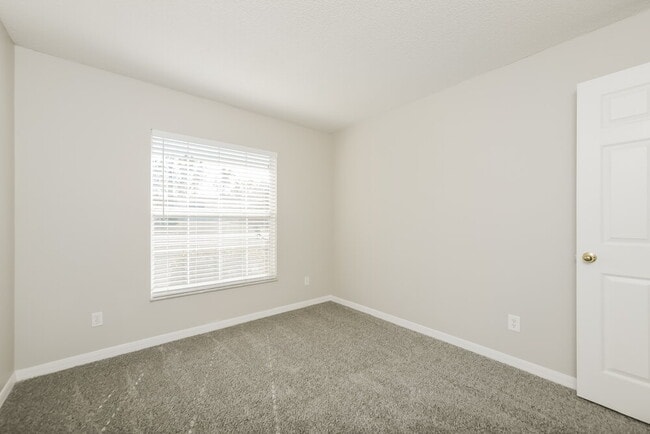 Building Photo - 11838 Foxglove Dr