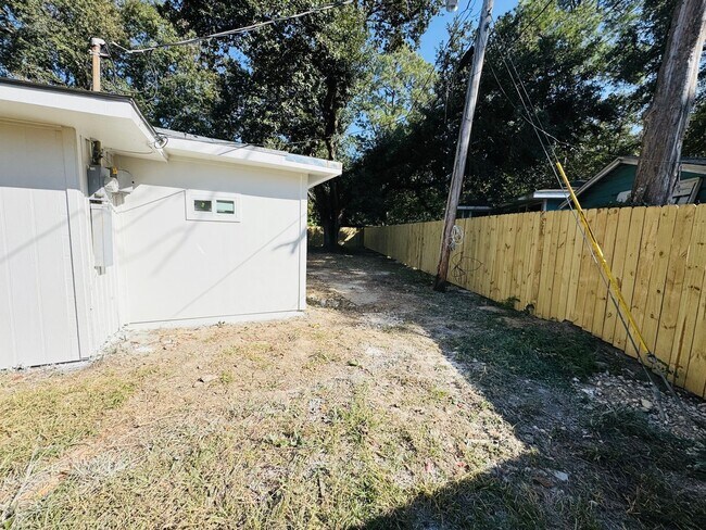 Building Photo - 4216 Fairfields Ave