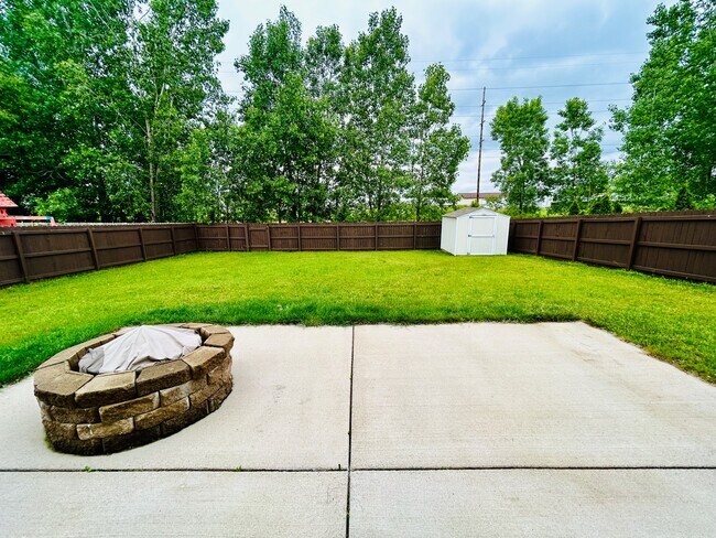 Building Photo - 5768 Buchanan Ave SW