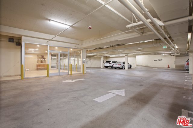 Building Photo - 447 N Doheny Dr