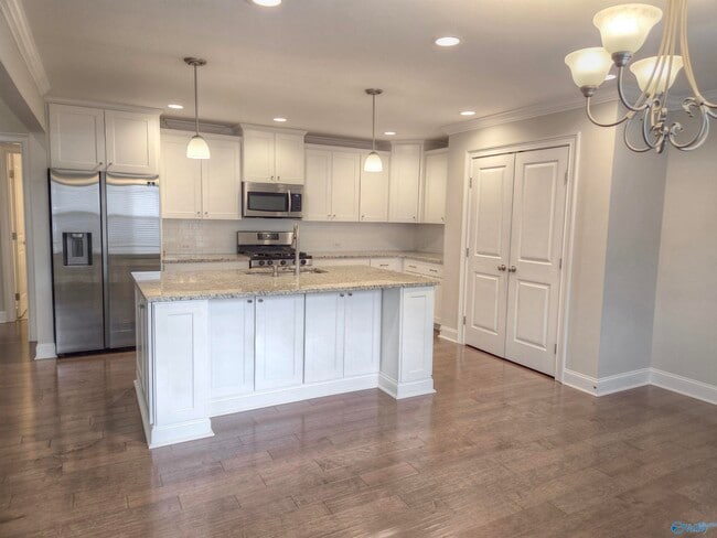 Building Photo - 223 Dustin Ln