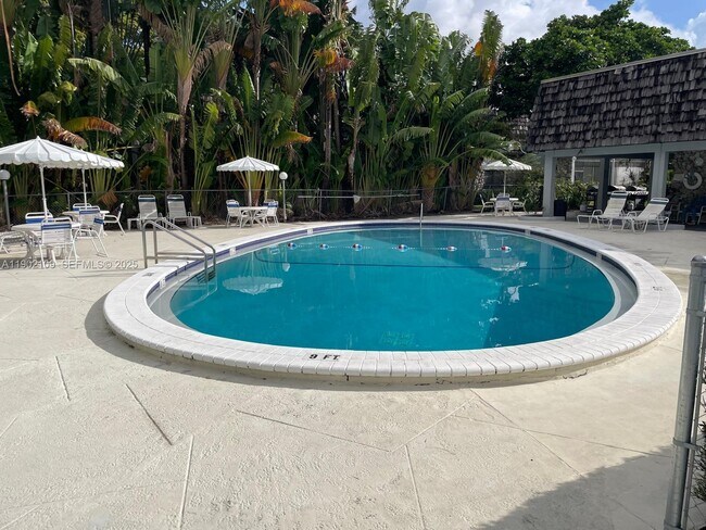 Building Photo - 3125 Oakland Shores Dr