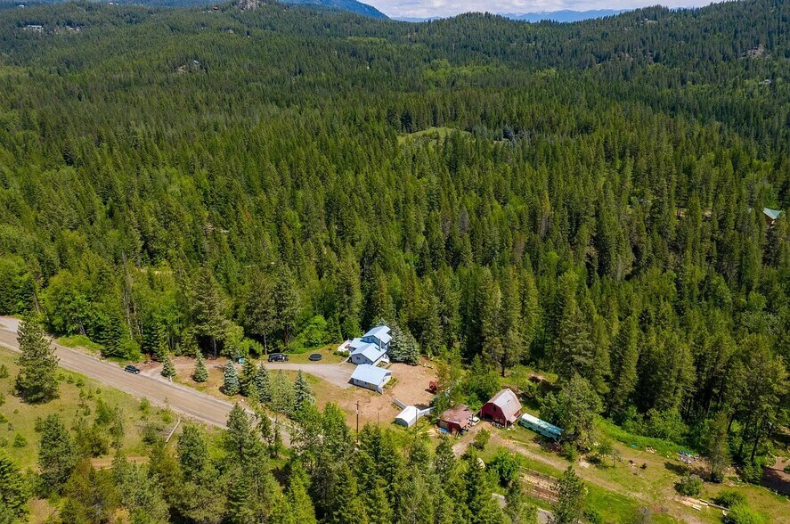 the property - 403 Carr Creek Rd