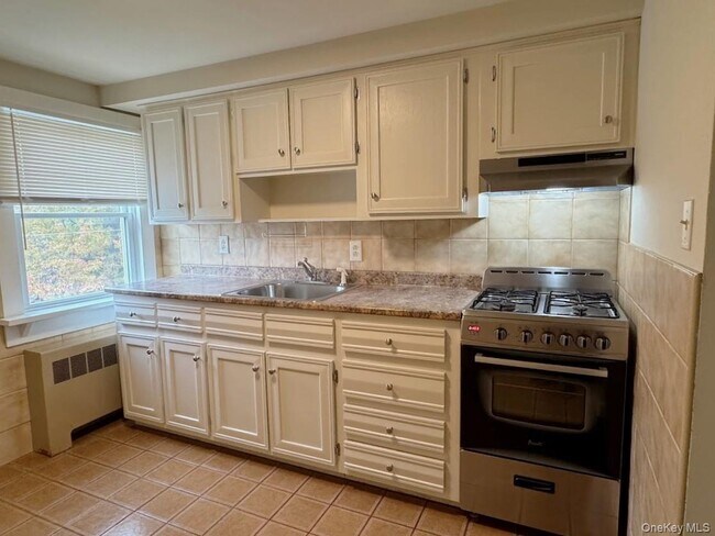 Building Photo - 5 Hall Ave