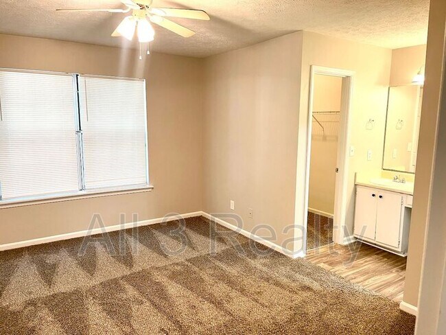 Building Photo - 210 Sheraton Ct