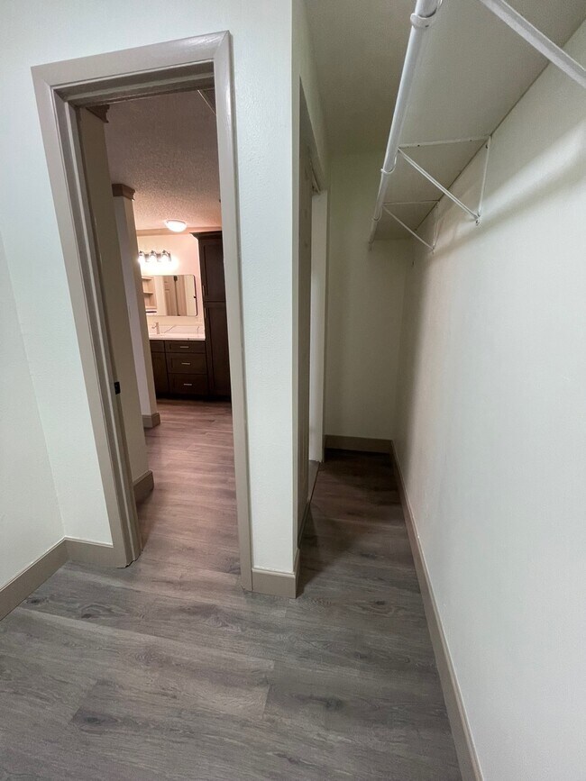 Building Photo - 660 Macduff Ln