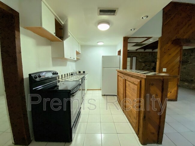 Building Photo - 2686 Sunset Dr