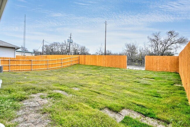 Building Photo - 5905 Brocade Dr