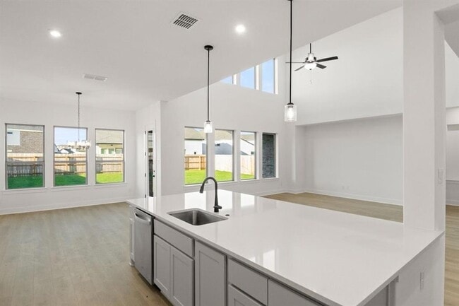 Building Photo - 373 Hollister Dr
