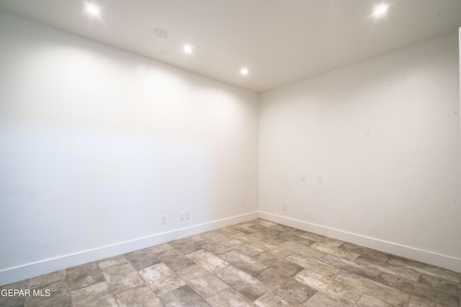 Building Photo - 1029 Calle Parque Dr