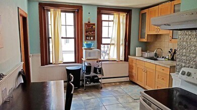 Building Photo - 4 bedroom in Boston MA 02113