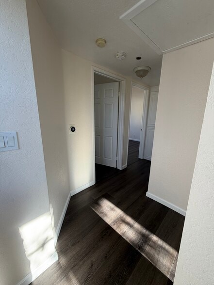 Building Photo - 13522 Glenoaks Blvd